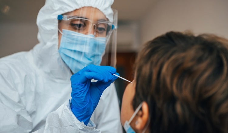 El impacto del COVID-19 en la resistencia antimicrobiana