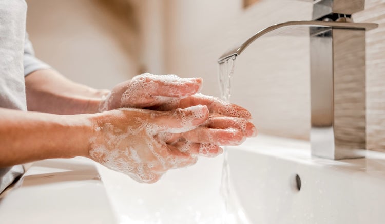 ¿Cuál es la diferencia entre limpiar, sanitizar y desinfectar?